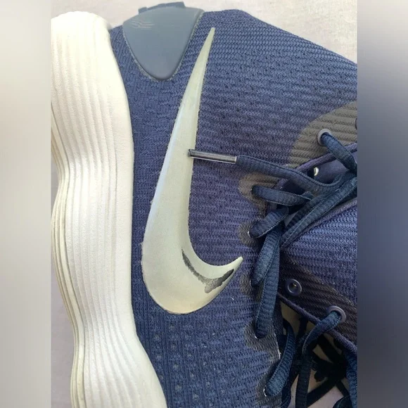 Nike Men Hyperdunk Shoes - Picture 3 of 12